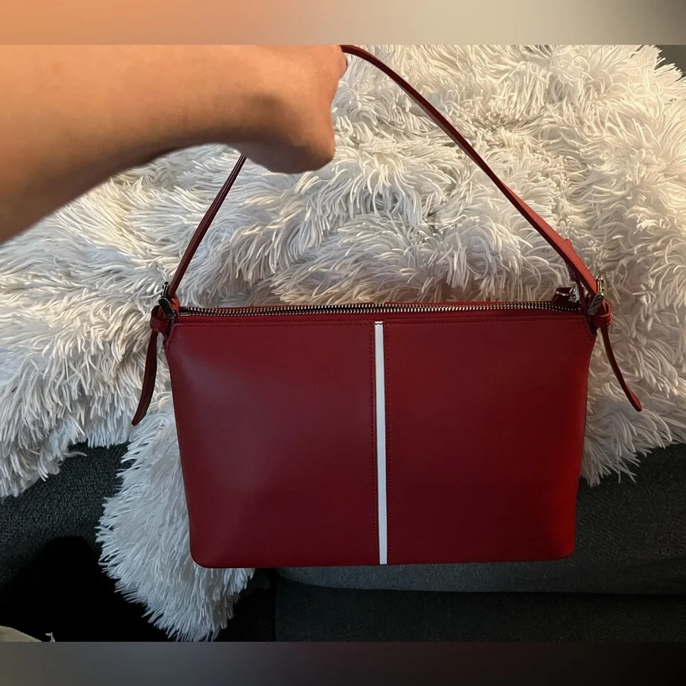 SOLD Authentic Burberry handbag in beautiful condition. - Picture 2 of 12